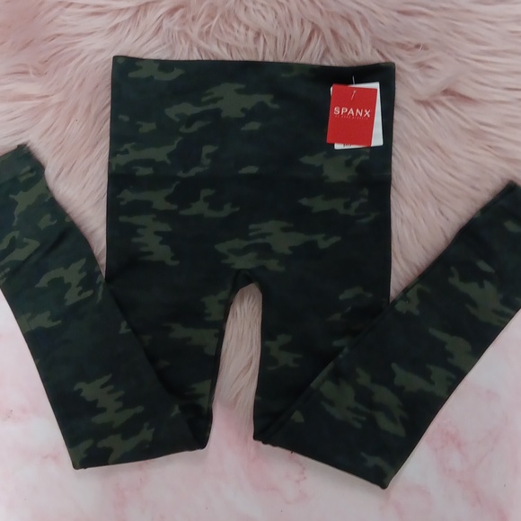 Brand New SPANX GREEN CAMO "LOOK AT ME NOW" LEGGINGS -XS - Picture 1 of 6